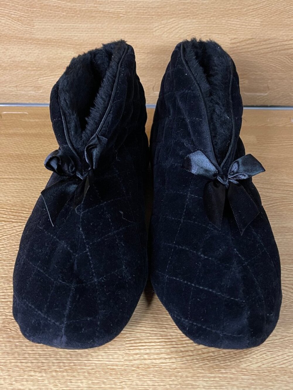 Vintage R. G. Barry Quilted Fleece Lined Slippers Womens Sz 8 to 9 Black